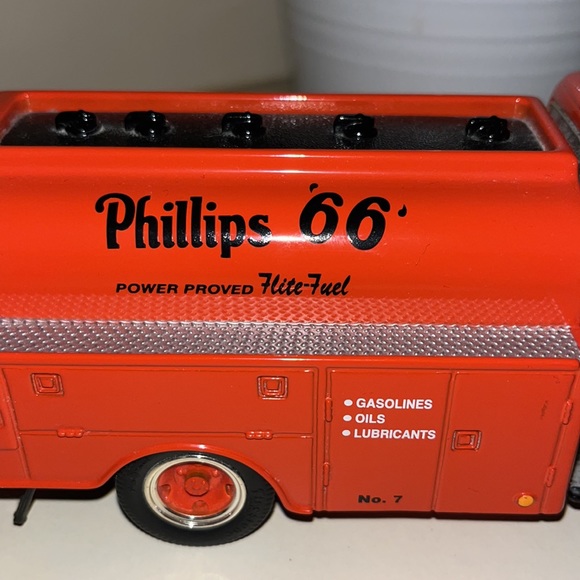 Phillips 66 Petroleum Co. diecast collectors tanker truck Ford 1953 replica ⛽️ - Picture 4 of 6